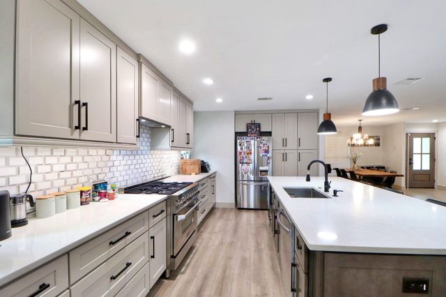 6039 Mcknight Street, Houston, TX 77035