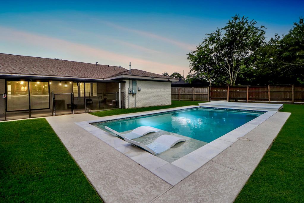 6039 Mcknight Street, Houston, TX 77035