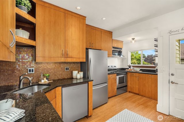 5215 Latona Avenue NE, Seattle, WA 98105