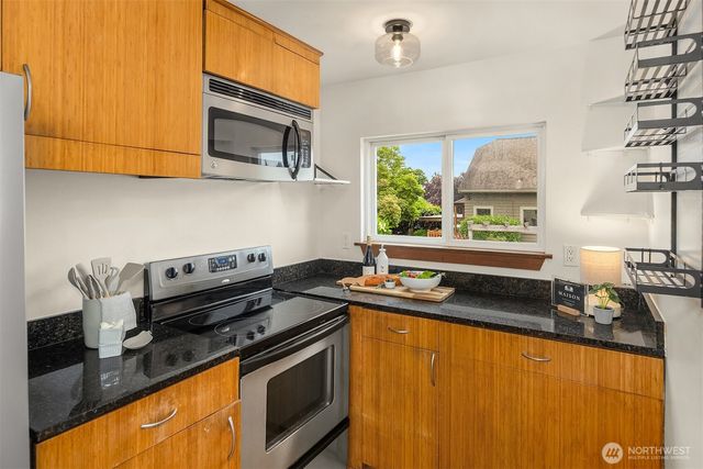 5215 Latona Avenue NE, Seattle, WA 98105