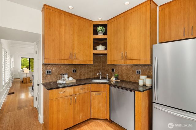 5215 Latona Avenue NE, Seattle, WA 98105