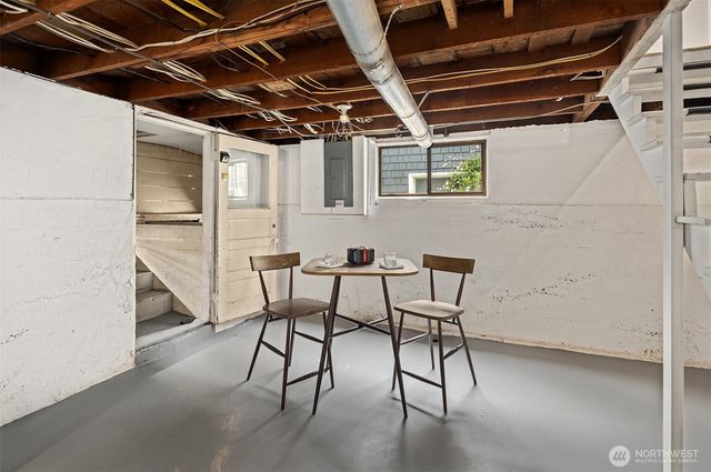 5215 Latona Avenue NE, Seattle, WA 98105