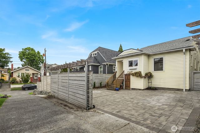 5215 Latona Avenue NE, Seattle, WA 98105