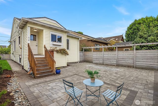 5215 Latona Avenue NE, Seattle, WA 98105