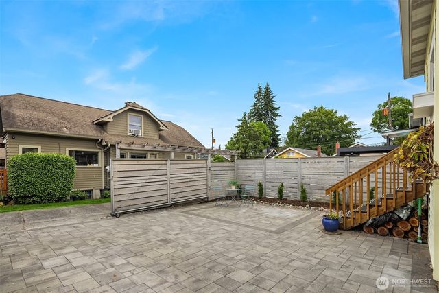 5215 Latona Avenue NE, Seattle, WA 98105