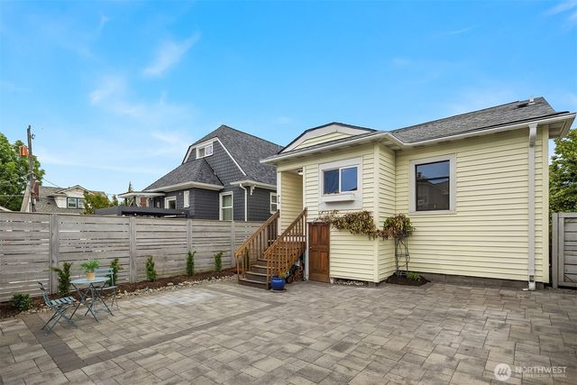 5215 Latona Avenue NE, Seattle, WA 98105