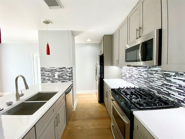 4213 Dickason Avenue 18, Dallas, TX 75219