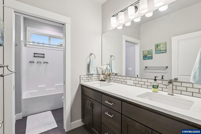 2825 NW Mt Ashland Ln, Mcminnville, OR 97128