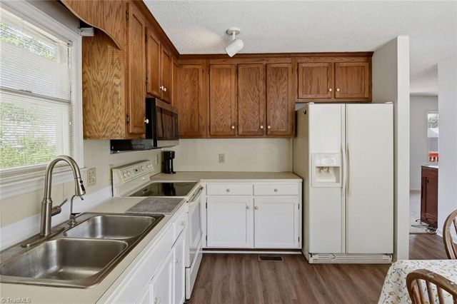 907 Chatfield Drive A, Jamestown, NC 27282