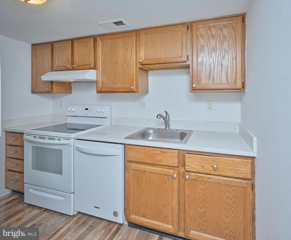 22 HERMITAGE DR, New Hope, PA 18938