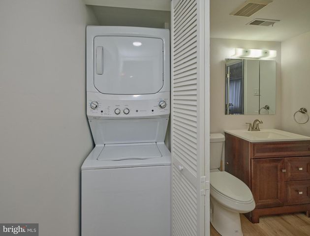 22 HERMITAGE DR, New Hope, PA 18938