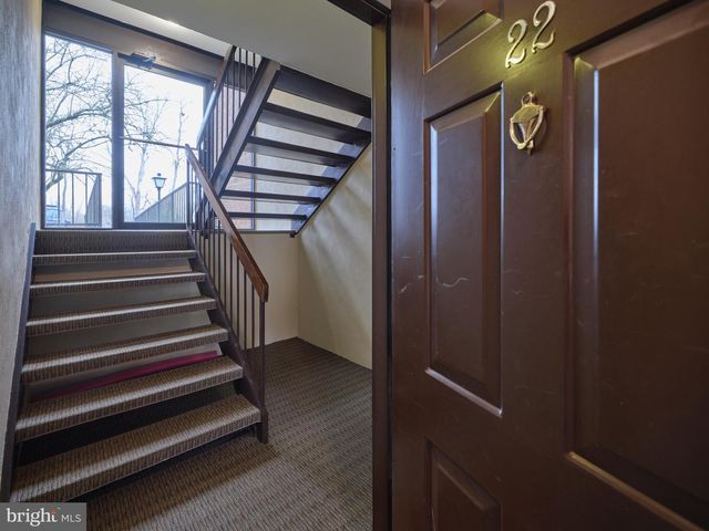 22 HERMITAGE DR, New Hope, PA 18938