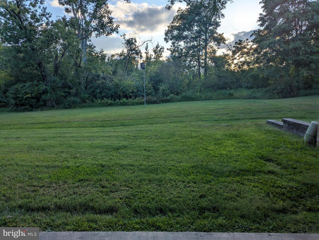 22 HERMITAGE DR, New Hope, PA 18938