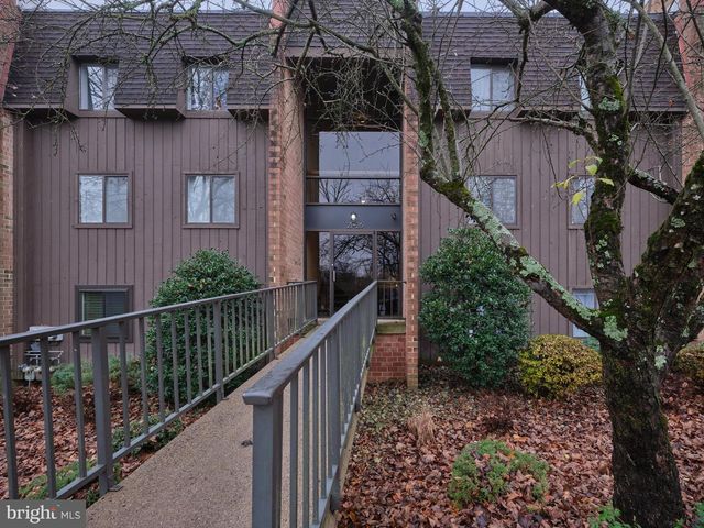 22 HERMITAGE DR, New Hope, PA 18938