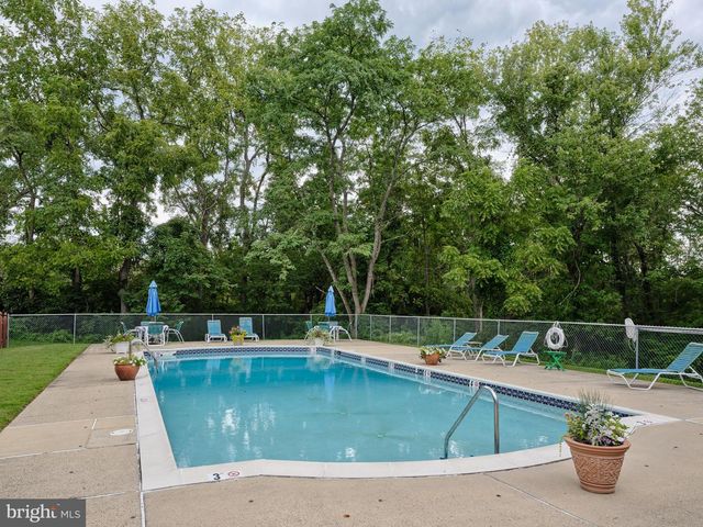 22 HERMITAGE DR, New Hope, PA 18938