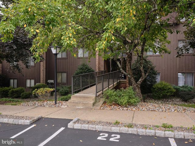 22 HERMITAGE DR, New Hope, PA 18938