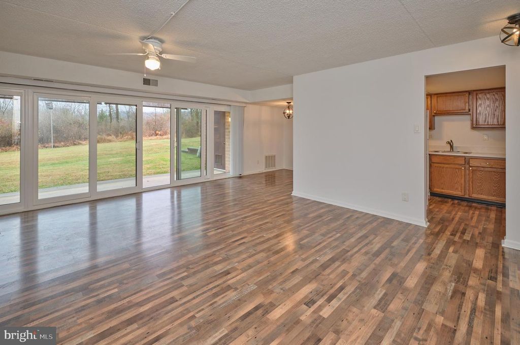 22 HERMITAGE DR, New Hope, PA 18938