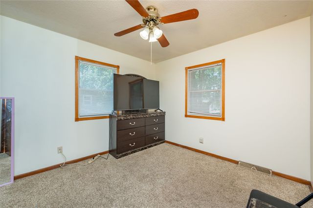 8505 Ridgemont Drive, Urbandale, IA 50322