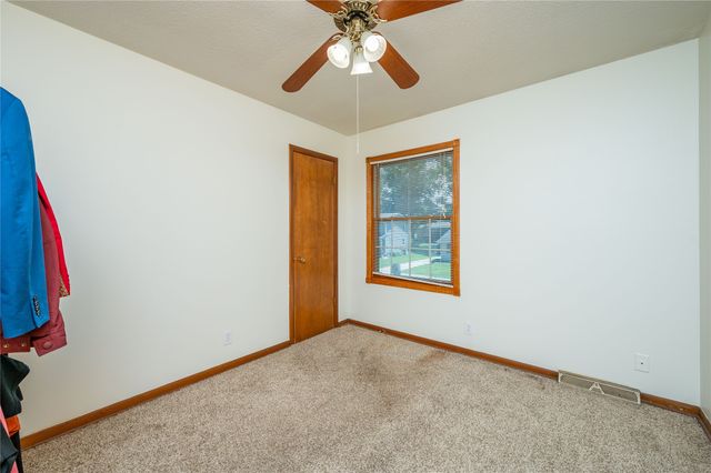8505 Ridgemont Drive, Urbandale, IA 50322