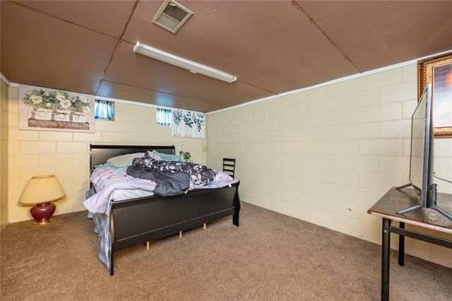 8505 Ridgemont Drive, Urbandale, IA 50322