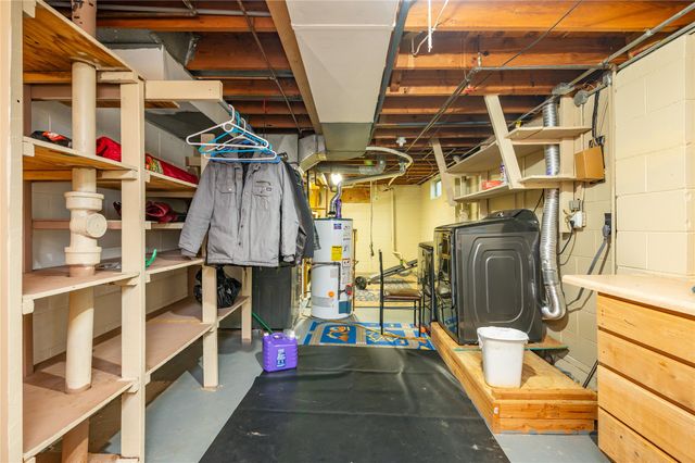8505 Ridgemont Drive, Urbandale, IA 50322