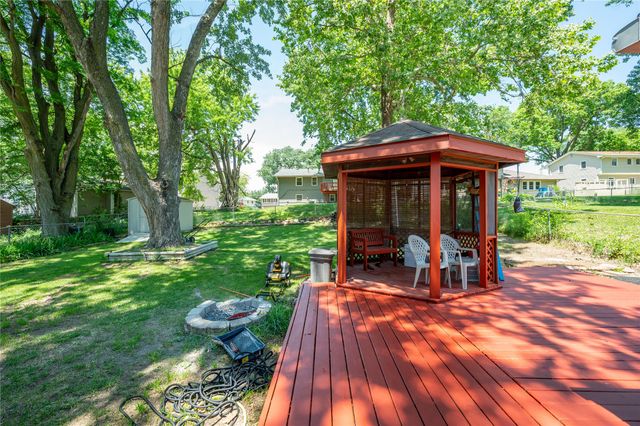 8505 Ridgemont Drive, Urbandale, IA 50322