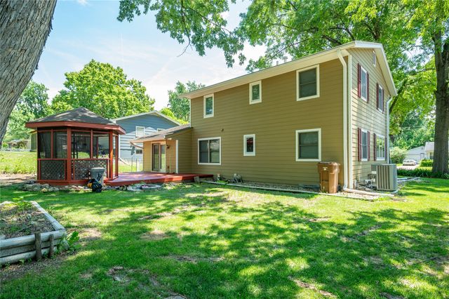 8505 Ridgemont Drive, Urbandale, IA 50322