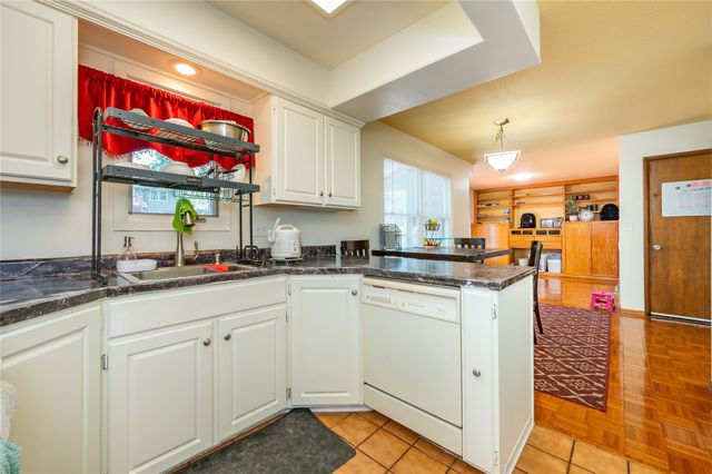 8505 Ridgemont Drive, Urbandale, IA 50322