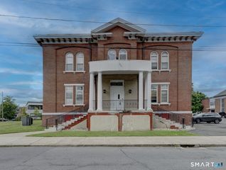 111 Franklin Square 207, New Britain, CT 06051