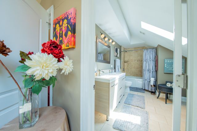 10215 S Charles Street, Chicago, IL 60643