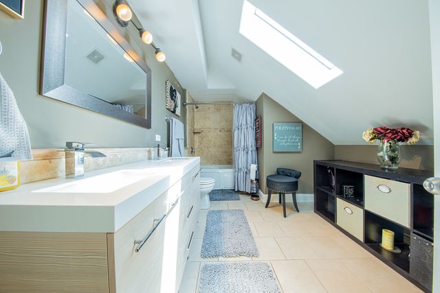 10215 S Charles Street, Chicago, IL 60643