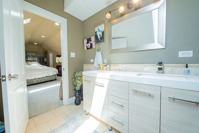 10215 S Charles Street, Chicago, IL 60643