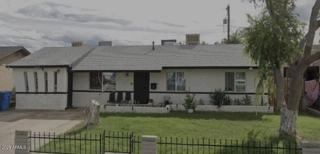 Image 1 of property listing at 2117 W PECAN Road, Phoenix, AZ 85041