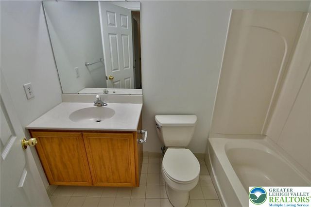 867 King Way, Upper Macungie Twp, PA 18031