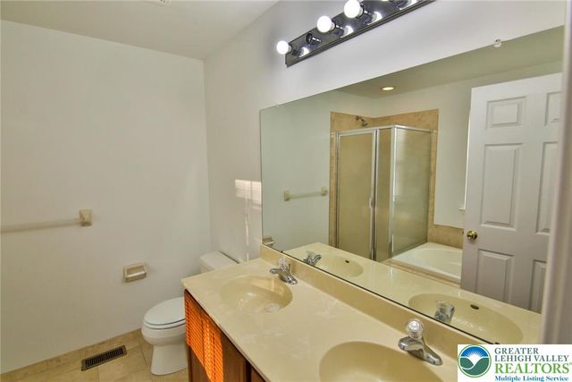 867 King Way, Upper Macungie Twp, PA 18031