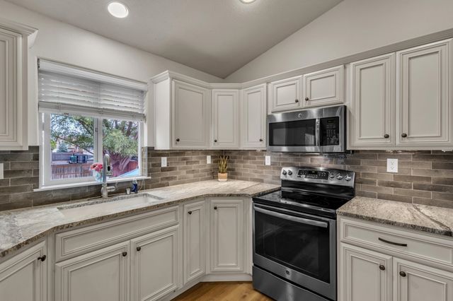 8716 N J Ct, Spokane, WA 99208