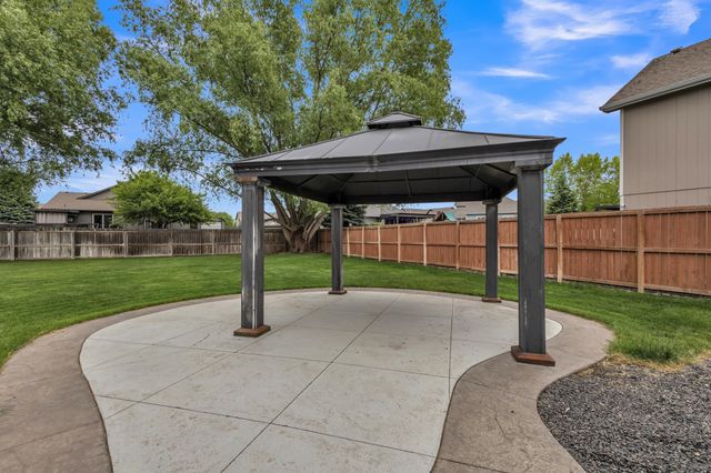 8716 N J Ct, Spokane, WA 99208