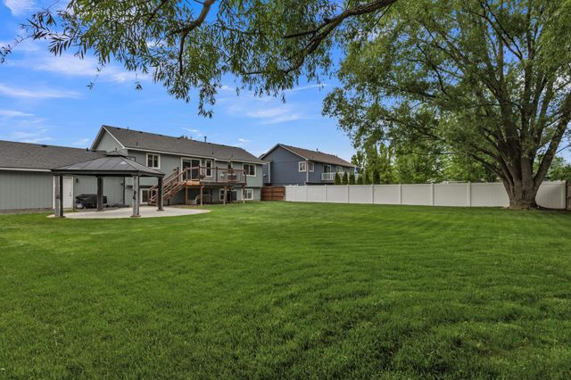 8716 N J Ct, Spokane, WA 99208