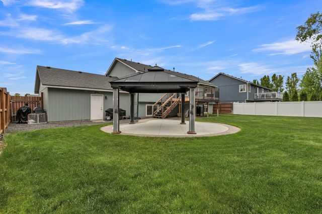 8716 N J Ct, Spokane, WA 99208
