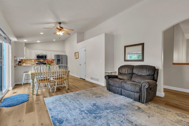 8716 N J Ct, Spokane, WA 99208
