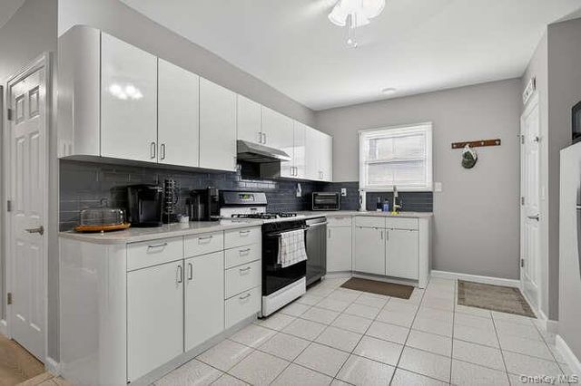 132 Roosevelt Avenue, Mineola, NY 11501