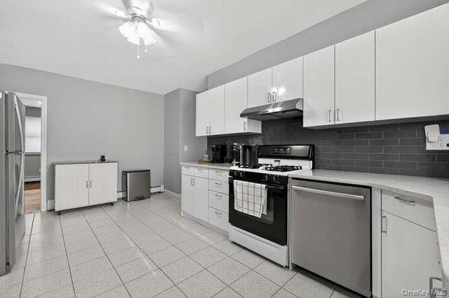 132 Roosevelt Avenue, Mineola, NY 11501