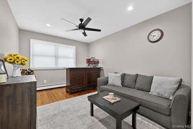 132 Roosevelt Avenue, Mineola, NY 11501