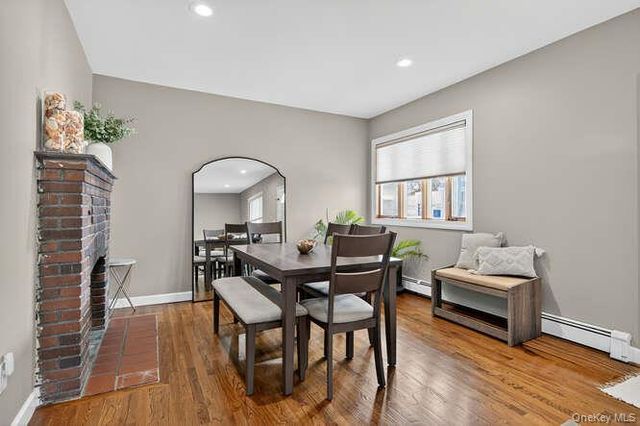 132 Roosevelt Avenue, Mineola, NY 11501