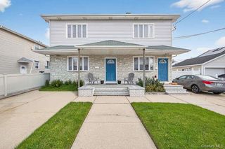 132 Roosevelt Avenue, Mineola, NY 11501