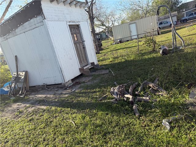 123 Allende St, Taft, TX 78390