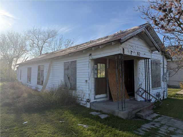 123 Allende St, Taft, TX 78390
