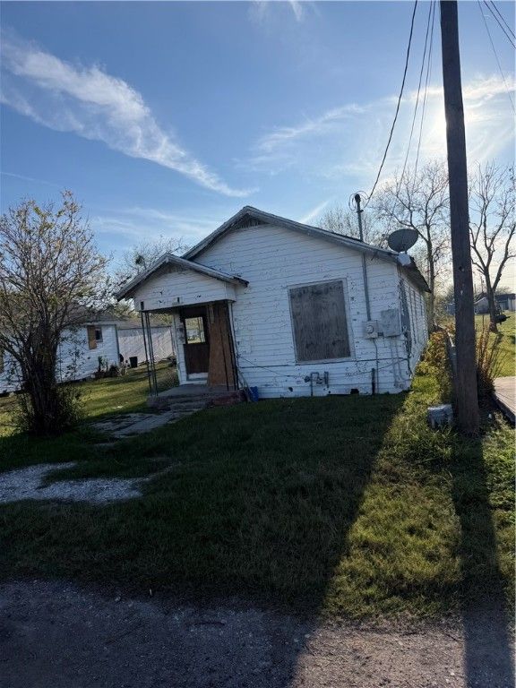 123 Allende St, Taft, TX 78390