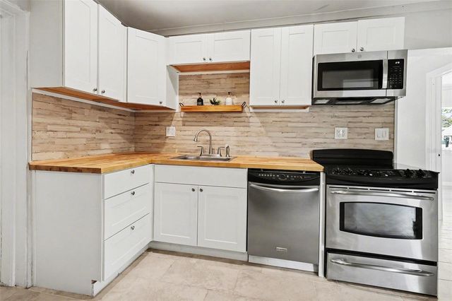 4411 MELBOURNE STREET, Punta Gorda, FL 33980