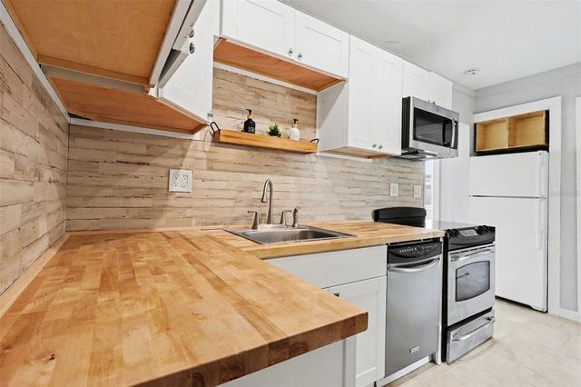 4411 MELBOURNE STREET, Punta Gorda, FL 33980